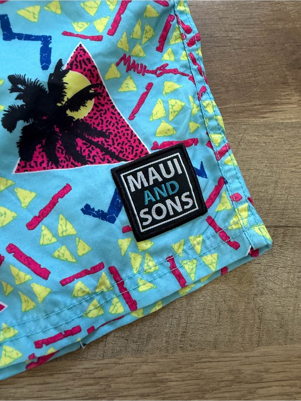 Maui and Sons Men’s Swim Shorts | Retro 80s Geometric Palm Print | Size Medium - Picture 2 of 4